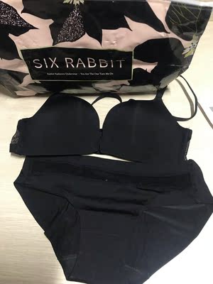 真的很棒！摸着很舒服 穿上触感也不错 包装店家走心了～ 好看！！！