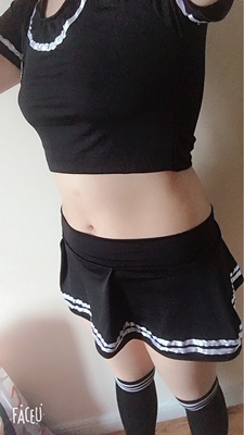 上衣太长了 叠进去将近一半才是这个效果 据说配图再评价满八十字还是八十五字的才能增加淘气值&nbsp;还有说写满一百个字的&nbsp;于是我就全部凑齐五张照片&nbsp;然后不停的打字不停的打字&nbsp;还要数数多少字了&nbsp;为了增加淘气值太不容易了&nbsp;不知下月会不会增加啊&nbsp;我前几个月都1297了&nbsp;现在又1168&nbsp;赶快增加回去吧