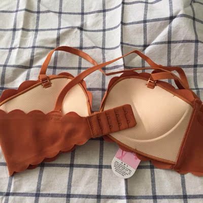 内衣质量很好，颜色好看，跟图片描述一样，面料柔软好舒服，没有异味，款式性感好看，非常喜欢