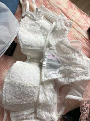 老公下单的，我说穿80D，他听成了80B。万幸店主好心嘱咐半杯大胸穿要比平时大一号罩杯，老公又问了我一次，不然买了80B穿不了就浪费了，我网购一般不退货的。也是第一次碰到这样好心热情的客服，态度真是非常好呢，以后还会光顾的