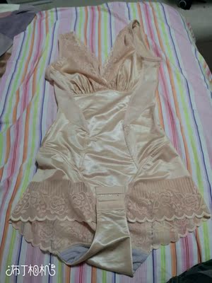 不错啊，还以为穿不上呢，身高172，体重145，大家可以参考一下啊！