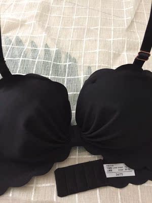 内衣收到了，做工很好，用的面料也不错，，穿着很合适，挺不错的