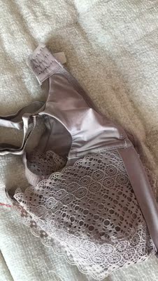 内衣好穿穿的很舒服，中薄款的设计也好看好评