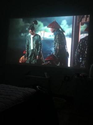 如何评价点评坚果G7和极米Z6X投影仪那个好，优缺点区别是，图文对...