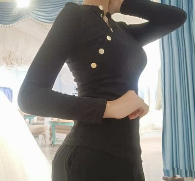 面料很舒服 显瘦也很显身材 妈妈也很喜欢 再去入一件