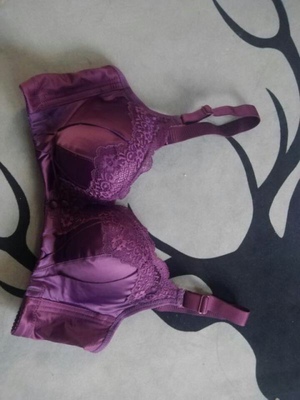 小胸妹子的福音啊。很聚拢，超适合小胸妹子 穿上很好看很有型。满意，质量超赞👍