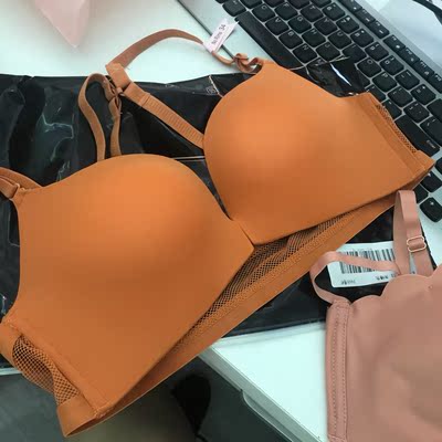 超级好的 是我喜欢的简约款式 ，颜色也很喜欢咖啡色很冷淡风，焦糖色称肤色 黄皮穿好看～很喜欢了哈哈啊哈