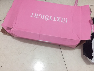 快递盒子损坏严重，还好没有伤及宝贝！第二次购买咱家的！觉得很真的很舒服！喜欢就下单吧！