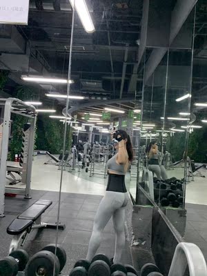 真的特别好，我个人特别喜欢，准备再入手一个深色的，料子不是很厚有一点薄，裤子会稍长一点。别的可以说是完美了。