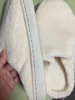 鞋子收到了，好软好可爱，买大一码，因为是家居拖鞋，真的好便宜才几块钱，买了白色弄脏丢掉也不心疼，鞋底是胶的，不怕湿的，很实用，轻便&hellip;&hellip;&hellip;&hellip;&hellip;&hellip;&hellip;&hellip;&hellip;&hellip;&hellip;&hellip;&hellip;&hellip;&hellip;&hellip;&hellip;&hellip;&hellip;&hellip;&hellip;&hellip;毛毛软，比较密&hellip;&hellip;&hellip;&hellip;&hellip;&hellip;&hellip;&hellip;&hellip;&hellip;&hellip;&hellip;&hellip;&hellip;&hellip;&hellip;&hellip;&hellip;尺码的话，买比平时大一码觉得刚好&hellip;&hellip;&hellip;&hellip;&hellip;&hellip;&hellip;&hellip;&hellip;&hellip;&hellip;&hellip;&hellip;&hellip;&hellip;&hellip;&hellip;&hellip;&hellip;&hellip;&hellip;&hellip;&hellip;&hellip;&hellip;&hellip;&hellip;&hellip;&hellip;&hellip;&hellip;&hellip;&hellip;&hellip;&hellip;&hellip;&hellip;&hellip;&hellip;&hellip;&hellip;&hellip;&hellip;&hellip;&hellip;&hellip;&hellip;&hellip;&hellip;&hellip;&hellip;&hellip;&hellip;&hellip;&hellip;&hellip;&hellip;&hellip;&hellip;&hellip;