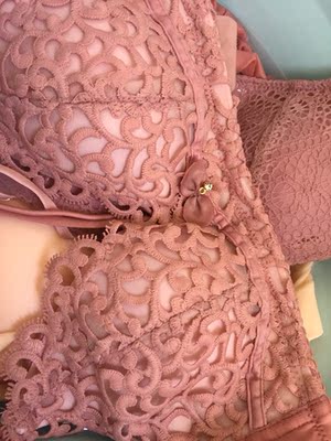 第二次在六只兔子家买内衣👙，不仅质量保证，而且很好穿，穿着舒适，内衣厚度刚刚好！