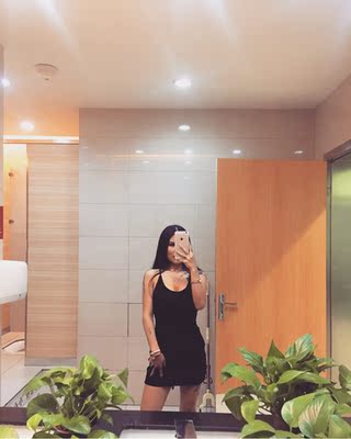 他们家衣服就是物流快 款式好看 也便宜 就适合我这种 衣服大多数只穿一次的人。不过还是 质量稍微提升一点会更好哦。穿搭交流➕ 斯要雾丝要三无误丝