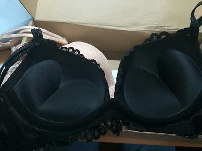 物流速度很快，收到快递迫不及待总想立刻拆了。内衣很性感，特别是那件黑色的，啊哈哈哈哈&hellip;&hellip;