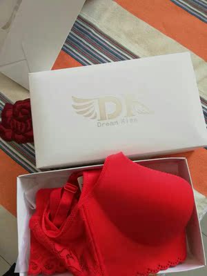 拍小了一码，今天调换回来才来评价，包装很上档次，试戴了一下不紧绷，透气很舒适，面料柔软，很满意