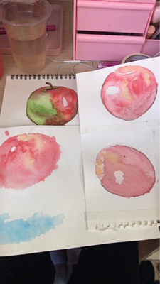 客服态度较好，买泳衣加泳镜，可以送泳帽，记得给客服讲。这是一个好评模板，不要看了下面都是废话。因为本仙女很懒不想每个宝贝都写好评所以才模仿网友的好评模板，但是这个宝贝不管是质量还是款式都是本仙女喜欢的如果不喜欢本仙女收到会很生气然后这个模板就会变成各种喋喋不体的吐槽，自然不会撒下这个好评给各位淘友一个参考。本宝贝还是极好的，来自一位懒省事的只爱购物不爱写评论只想换积分的仙女