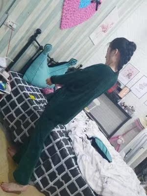 睡衣收到了，面料摸着很舒服，尺码大小合适，穿上既好看又舒适，下水不变形，小性感，真是高端大气上档次，低调奢华有内涵