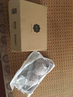 收到好几天了，摸起来还是蛮软的，墨绿色应该比灰色更好看，试穿了一下，感觉有一点点小，但是很聚拢，整体效果还是不错