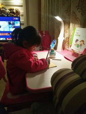 揭秘亲测感受伯课儿童学习桌怎么样,好不好呢,质量反馈曝光