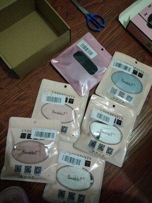 中间两层布，包装都是独立包装，发货挺快，两天就收到了！洗过了不掉色