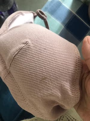 衣服实物颜色与照片色差大，而且衣服收到后是脏的