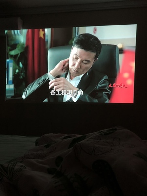 如何评价点评坚果G7和极米Z6X投影仪那个好，优缺点区别是，图文对...