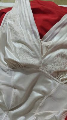 什么质量，穿第二次就开线了，还要人家好评