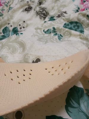 非常好，这次是回购。可以说是物美价廉，尺码按照说明选很准，超薄，包裹性好，不会移位。放心买吧！