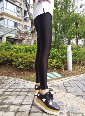 很显瘦,光泽裤度好,已经穿过好几次了也不会起球,才确认收货的,很喜欢 很显瘦,光泽裤度好,已经穿过好几次了也不会起球,才确认收货的,很喜欢