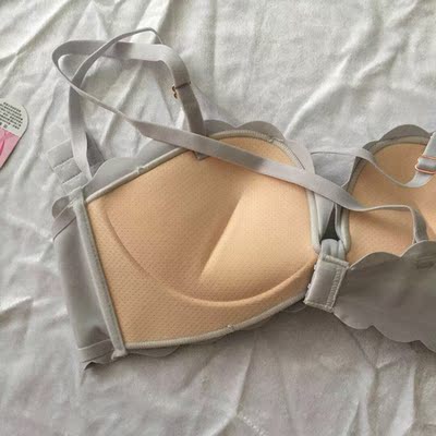非常性感又可爱的一款内衣，尺码很合身而且没有任何瑕疵，做工细致 卖家服务也很好，内衣非常贴身 穿戴方便 满意
