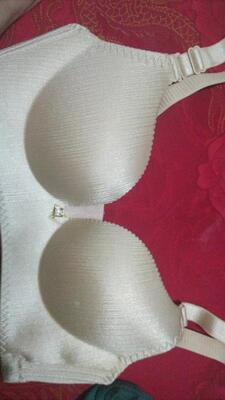 文胸摸上去很柔软 ,穿上不扎,穿起来没有束缚也特别舒适,而且做工也非常好,试了一下很舒服,客服推荐的码很合适,价格便宜,非常完美,一点束缚感都没有,物有所值,包装好,物流速度快。 文胸摸上去很柔软 ,穿上不扎,穿起来没有束缚也特别舒适,而且做工也非常好,试了一下很舒服,客服推荐的码很合适,价格便宜,非常完美,一点束缚感都没有,物有所值,包装好,物流速度快。