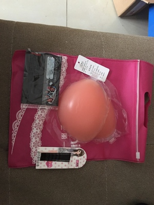 买了这个月20号拍照用的，卖家还送了很薄的发贴和小发卡，整体不错，等用过后再来追评