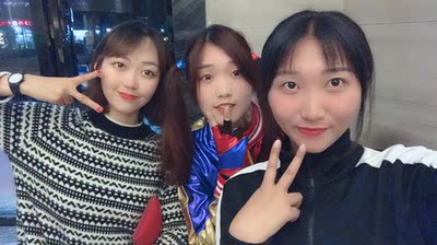 质量很好，正好穿下！ 衣服质量杠杠的，比我想的好多了，就是假发没有头套，卖家非说有&hellip;不过是真的没有，所以头发弄了很久弄不上去，假发也比较感人，可能是我不会带。 其他的装饰和衣服都很好。