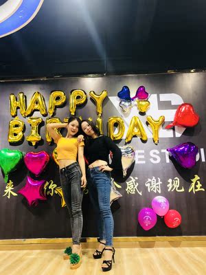 鞋子超喜欢的，底很软，走路也很稳，买来跳舞穿的！关键是价格这么优惠买到这么棒的鞋子，着实不容易，会推荐给身边的小伙伴，客服很友好，比心