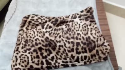 很性感的小短裙，穿着也很舒服，丝绸感，便宜有好看的小裙裙