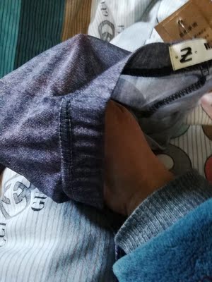 还可以吧，就是有点透和小紧