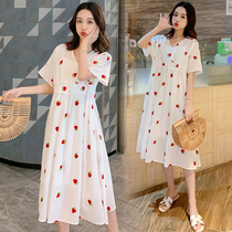 Pregnant woman in summer dress fashion Korean version strawberry embroidery short sleeve pregnant woman dress loose size dress summer pregnant woman skirt