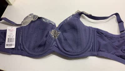 不知道是不是是因为这个是老款，还是和实体店的有些区别的