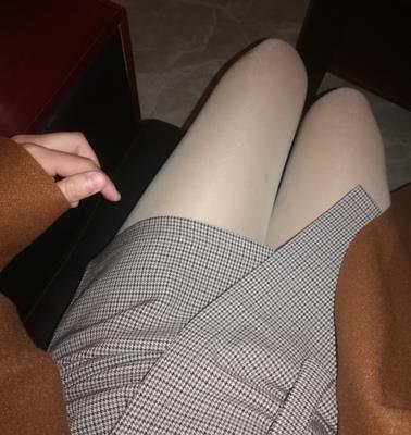 快用了一支了，也没有过敏什么的现象，使用地方的黑色素减少了很多呢，粉嫩很快呢。特别私处淡化的最明显，效果还真不错呢，还会继续用的哦。