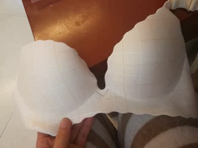 手感不错,很有质感。穿上很有气质,做工精致,立体,舒适,值得购买,有大牌的感觉,值得拥有。 手感不错,很有质感。穿上很有气质,做工精致,立体,舒适,值得购买,有大牌的感觉,值得拥有。