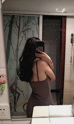 超级快,看了好多家都说快递停运了,没办法,终于有一家快递还能发,很感谢哦,因为着急穿。布料感觉有点绒绒的那种,质量非常好,不是那种廉价的,超级显身材,我163 94 胸前那块有点大,所以鼓起来了,但是超级喜欢哦,最后一张我划线的地方有点大, 超级快,看了好多家都说快递停运了,没办法,终于有一家快递还能发,很感谢哦,因为着急穿。布料感觉有点绒绒的那种,质量非常好,不是那种廉价的,超级显身材,我163 94 胸前那块有点大,所以鼓起来了,但是超级喜欢哦,最后一张我划线的地方有点大,