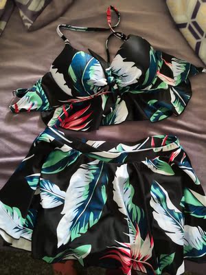 质量不错，很满意，就是外套裙子透了点，厚点就更完美的