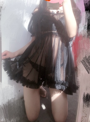 超好看的衣服~~~~透视有点色气的感觉~~料子也很舒服，向店家笔芯~~~~~