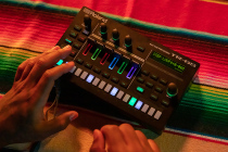 Roland Roland TR-6s rhymm PERFORMER drum machine effects audio interface