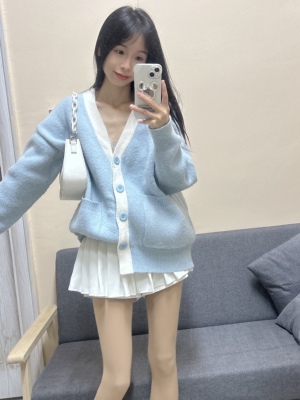 超自然的裸感丝袜，穿起来不会很假的那种，而且双层的，我非常喜欢，天气马上凉起来就🉑用上了，针不错😌