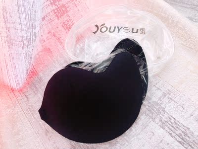 质量很好，面料很光滑，不是那种黏腻的胶面。也有型哦～这个价格真心不贵。