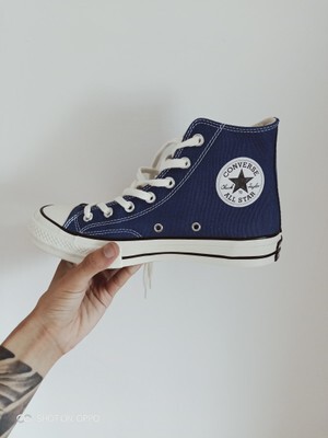 见于客服服务态度好，就不说发货那么的事情了，没验知道鞋子是正品