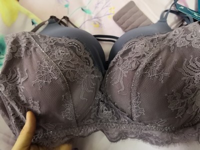 上身效果:贴身,显白 厚薄度:薄 面料品质:面料舒服 这两款真心推荐一件美背,一件超薄,而且两件都聚拢,发货一天就到了。很满意 上身效果:贴身,显白 厚薄度:薄 面料品质:面料舒服 这两款真心推荐一件美背,一件超薄,而且两件都聚拢,发货一天就到了。很满意