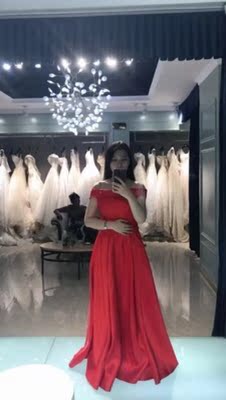 穿起来很舒服，很合身不会脱落哦，很聚拢的，产品很好用，我很喜欢，贴上身很稳，不会掉，主要是很集中，好评。质量超级好，收到试了下，不会滑落，蹦蹦跳跳也不用担心，而且显得胸型很饱满，超级满意，可以穿美美的露肩，露背衣服，超级满意，宝贝很不错，很贴实，重点是不会掉，胶性很粘，拍婚纱照穿的，穿了一整天一点事没有，很方便很实用，包装盒也很实用！