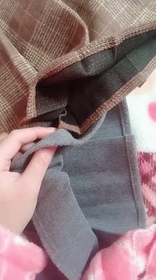 冬天穿？？？我之前买的小裙子都比这个厚emmm 薄得一言难尽 都能透过去了ps：图三灰色小裙子是对比