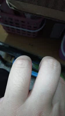 蛮好的，还送了一片面膜，第二张是左右两个手指的对比哈哈哈哈哈哈